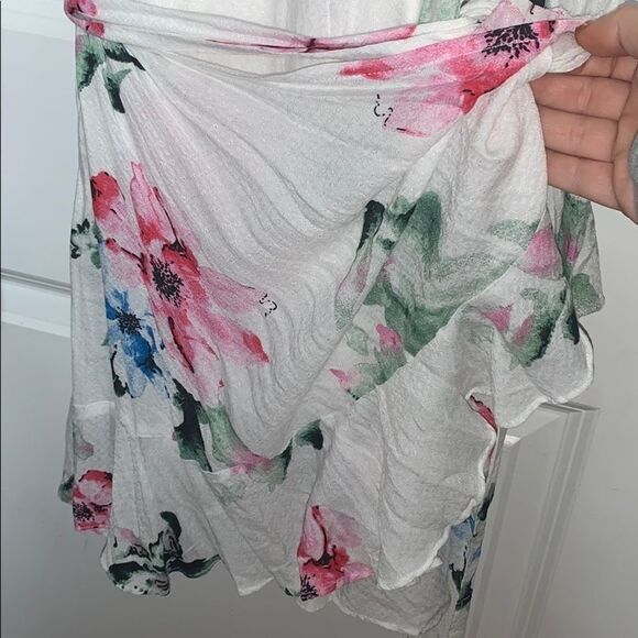 Here Comes the Sun XS floral wraparound dress - Picture 2 of 8